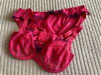 Gedragen  roze lingerie setje  95 E  broekje 46/48