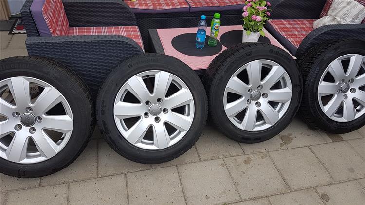 Grote foto banden met velgen auto onderdelen banden en velgen