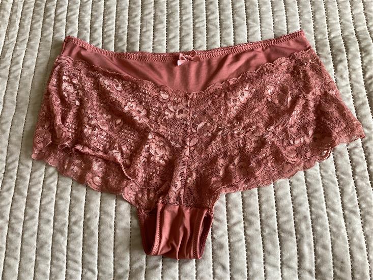 Grote foto gedragen roze lingerie setje 95 e broekje 46 48 erotiek kleding