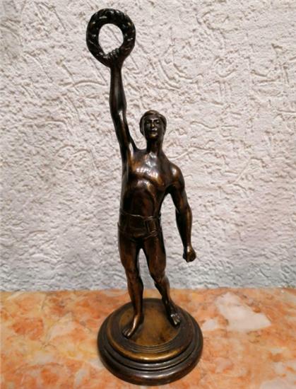 Grote foto antieke lauwerkrans olympische atleet brons antiek en kunst koper en brons