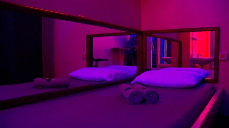Grote foto rent your room at lovenjoy erotiek erotisch personeel