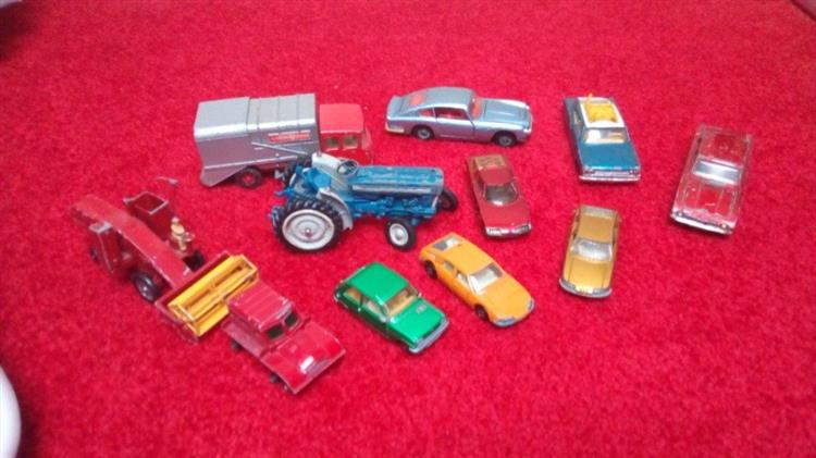 Grote foto diverse dinkytoys en matchbox auto diversen rommelmarktspullen